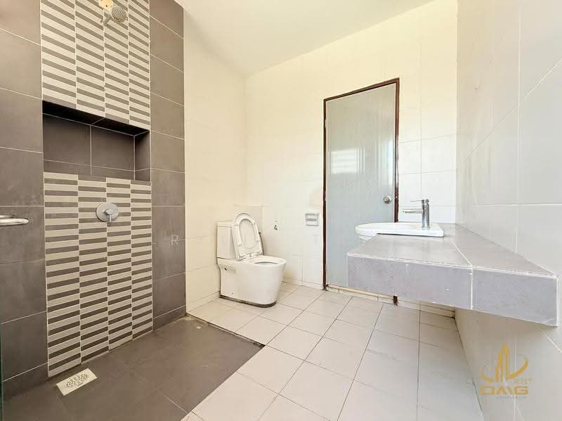 Rumah Teres 2-Tingkat untuk Dijual di Setia Indah 12 (Setia Alam) - Rylin Tan - Bathroom - PropertyGuru.com.my