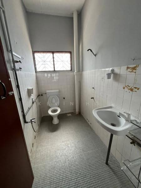 Rumah Teres 2-Tingkat untuk Dijual di Taman Johor Jaya (Johor Bahru) - Kevin Ho - Bathroom - PropertyGuru.com.my