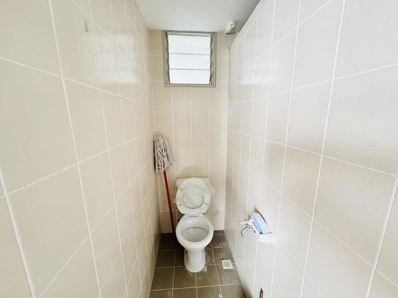 Pangsapuri untuk Dijual di Taman Bukit Erskine - Elwin Leong - Bathroom - PropertyGuru.com.my