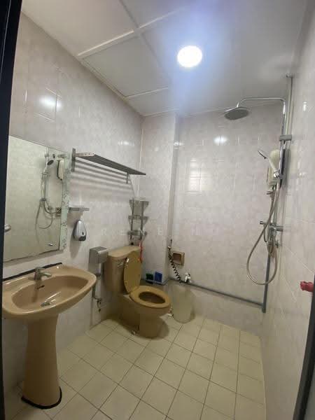 Apartment for Sale at Mutiara Serdang (Turf View) - Irene Ng - Bathroom - PropertyGuru.com.my