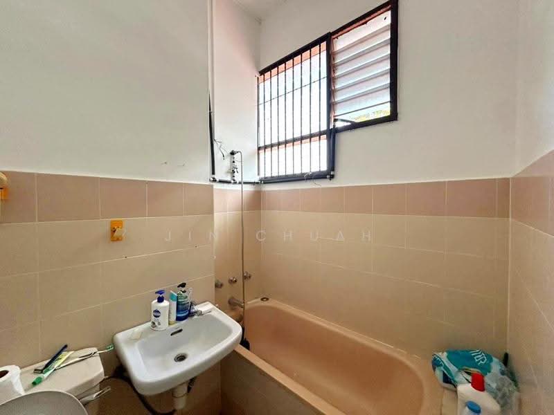 2-storey Terraced House for Sale in Sungai Ara (Penang) - Jin Chuah - Bathroom - PropertyGuru.com.my