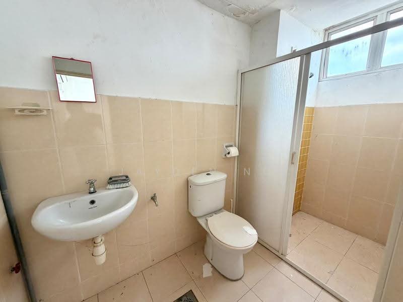 Pangsapuri untuk Dijual di Pulai View - Jayden Ng - Bathroom - PropertyGuru.com.my