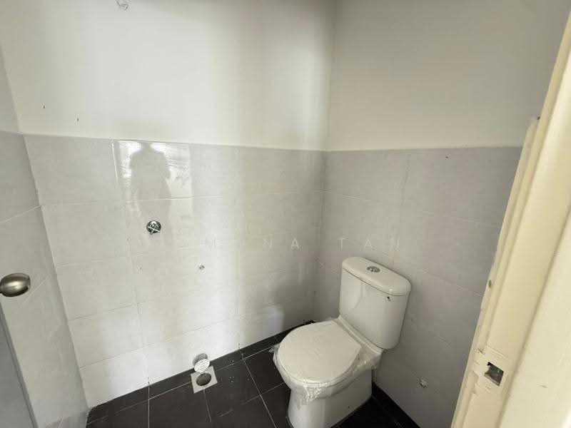 Warehouse for Rent in Ayer Keroh (Melaka) - Ramona Tan - Bathroom - PropertyGuru.com.my