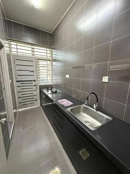 Rumah Teres 2-Tingkat untuk Dijual di Taman Setia Indah (Tebrau) - Reny Hee - Kitchen - PropertyGuru.com.my