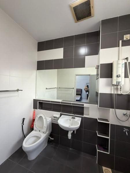 Rumah Teres 2-Tingkat untuk Dijual di Taman Setia Indah (Tebrau) - Reny Hee - Bathroom - PropertyGuru.com.my