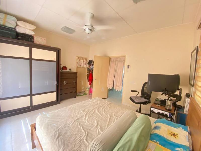 2-storey Terraced House for Sale in Taman Bukit Subang (Shah Alam) - Hartini Binti Ismail - Bedroom - PropertyGuru.com.my