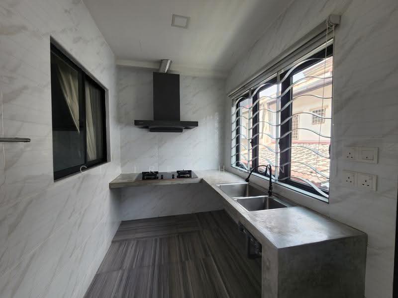 Rumah Teres 2-Tingkat untuk Disewa di Bandar Putra Permai (Seri Kembangan) - Claire Choong - Kitchen - PropertyGuru.com.my
