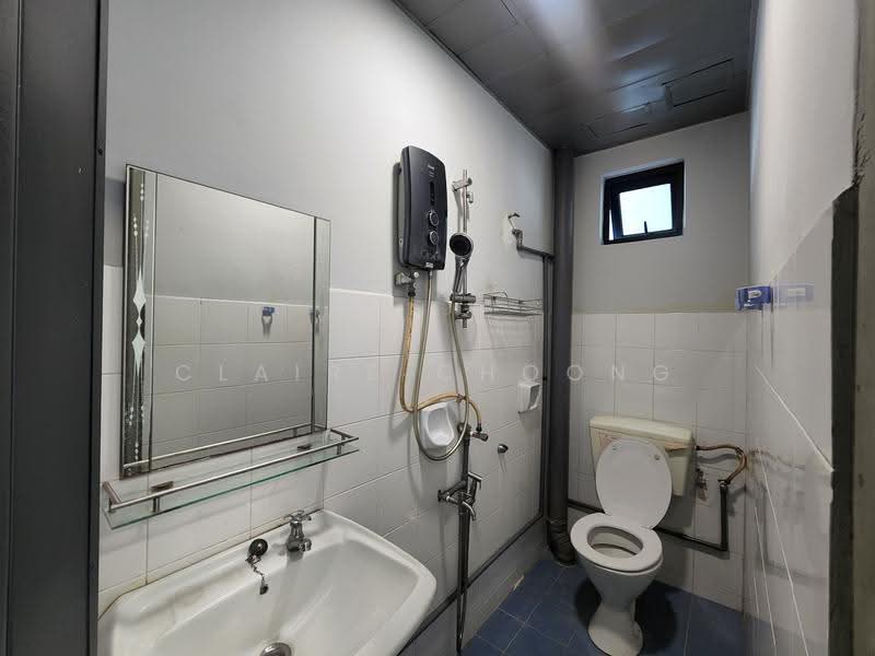 Rumah Teres 2-Tingkat untuk Disewa di Bandar Putra Permai (Seri Kembangan) - Claire Choong - Bathroom - PropertyGuru.com.my