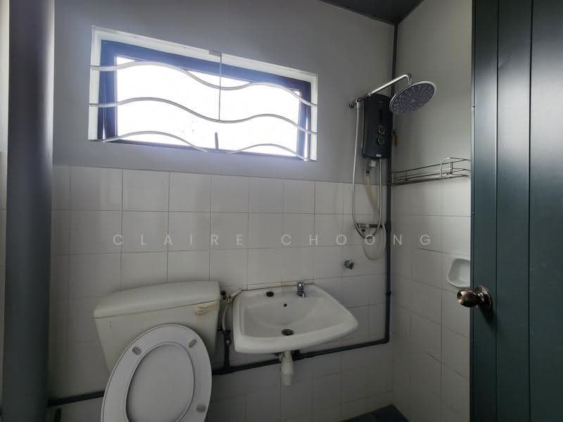 Rumah Teres 2-Tingkat untuk Disewa di Bandar Putra Permai (Seri Kembangan) - Claire Choong - Bathroom - PropertyGuru.com.my