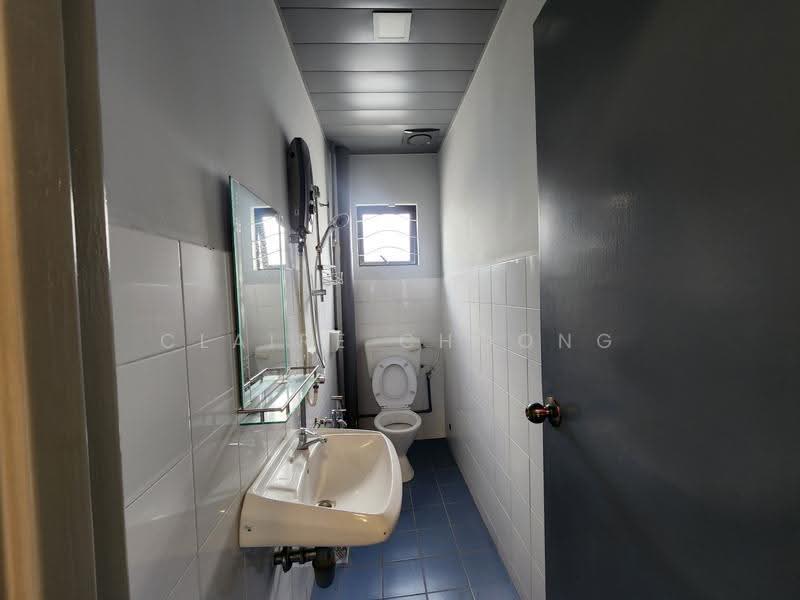 Rumah Teres 2-Tingkat untuk Disewa di Bandar Putra Permai (Seri Kembangan) - Claire Choong - Bathroom - PropertyGuru.com.my