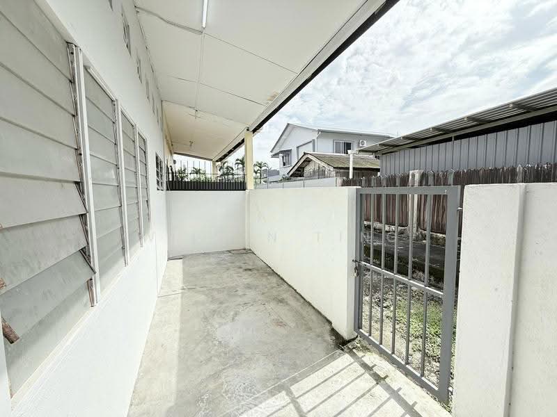 1-storey Terraced House for Sale in Jalan Nanas Barat (Kuching) - Wilson Ting - Exterior - PropertyGuru.com.my