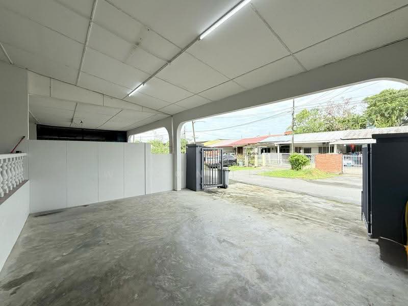 1-storey Terraced House for Sale in Jalan Nanas Barat (Kuching) - Wilson Ting - Exterior - PropertyGuru.com.my