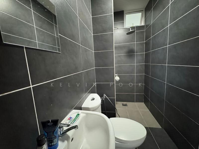 Kondominium untuk Dijual di Seroja Hills - Kelvin Pook - Bathroom - PropertyGuru.com.my