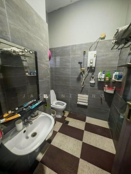 Rumah Teres 1-Tingkat untuk Dijual di Taman Bukit Maluri (Kepong) - Jasmine Ong - Bathroom - PropertyGuru.com.my