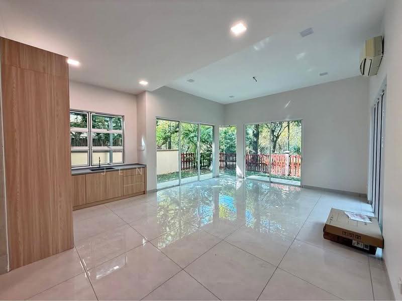Bungalow House untuk Dijual di Setia Eco Park (Setia Alam) - Jennie Chew - Living Room - PropertyGuru.com.my