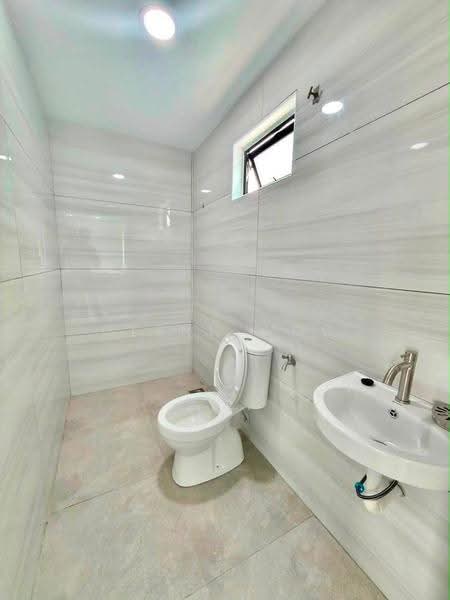 Rumah Teres 1-Tingkat untuk Dijual di Taman Puteri Wangsa (Ulu Tiram) - Glenn Woo - Bathroom - PropertyGuru.com.my