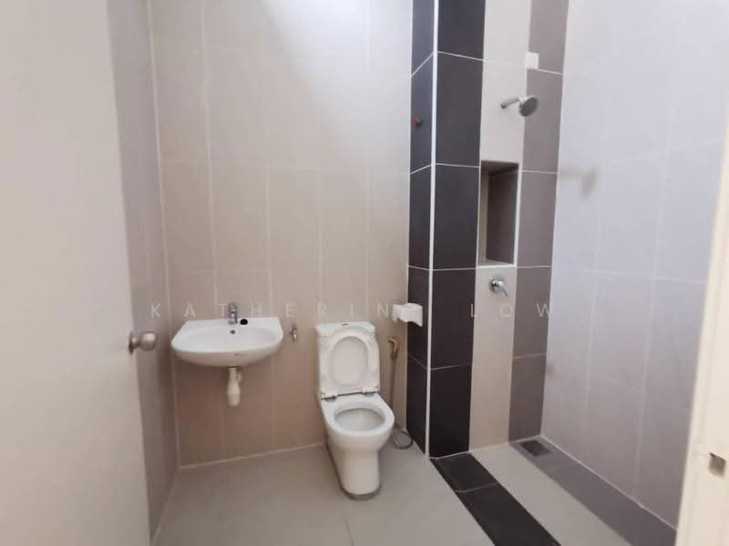 Rumah Kluster untuk Dijual di Taman Mount Austin (Tebrau) - Katherine Low - Bathroom - PropertyGuru.com.my