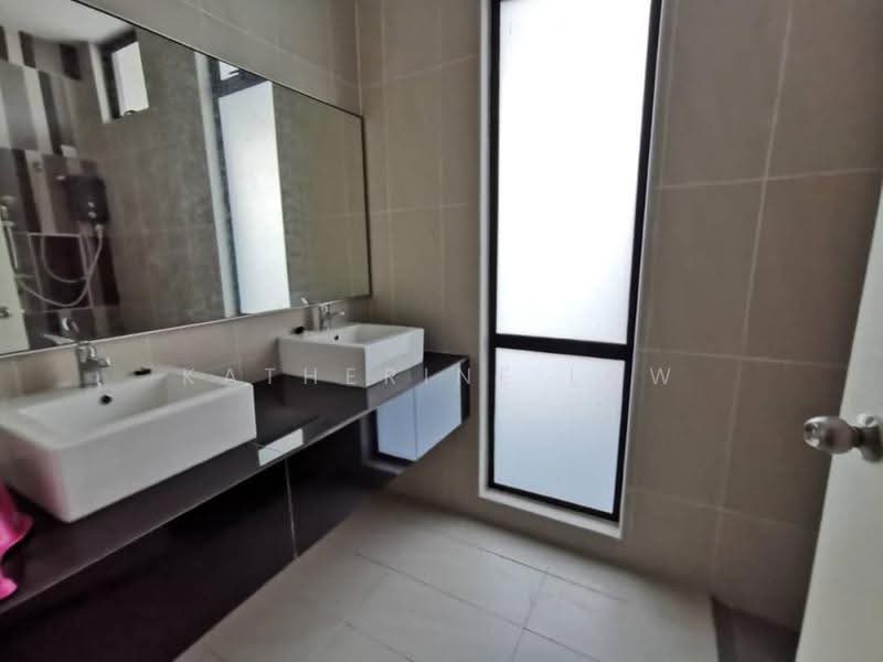 Rumah Kluster untuk Dijual di Taman Mount Austin (Tebrau) - Katherine Low - Bathroom - PropertyGuru.com.my