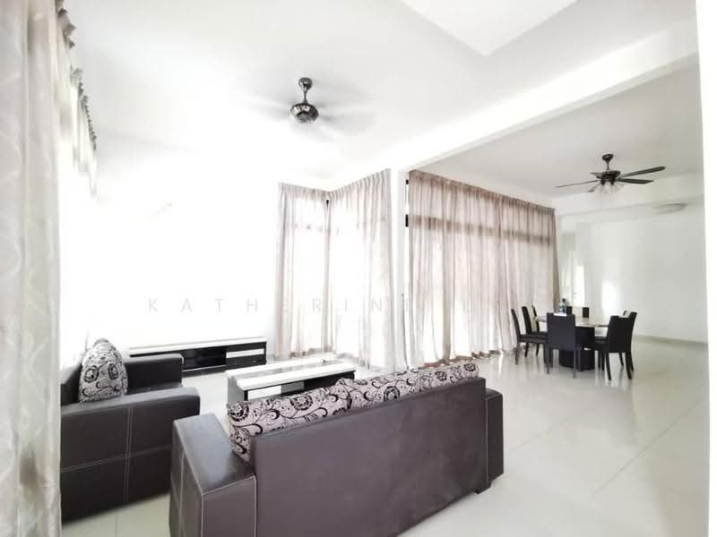 Rumah Kluster untuk Dijual di Taman Mount Austin (Tebrau) - Katherine Low - Living Room - PropertyGuru.com.my