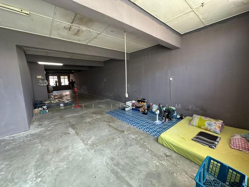 Shop / Office for Sale in Desa Pinggiran Putra (Dengkil) - Azli Ibrahim - Interior - PropertyGuru.com.my