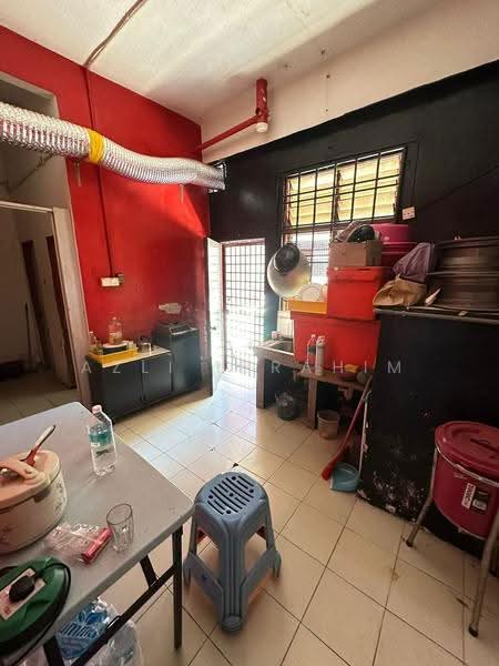 Shop / Office for Sale in Desa Pinggiran Putra (Dengkil) - Azli Ibrahim - Kitchen - PropertyGuru.com.my