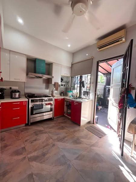 Rumah Kluster untuk Dijual di Shah Alam (Selangor) - Hartini Binti Ismail - Kitchen - PropertyGuru.com.my