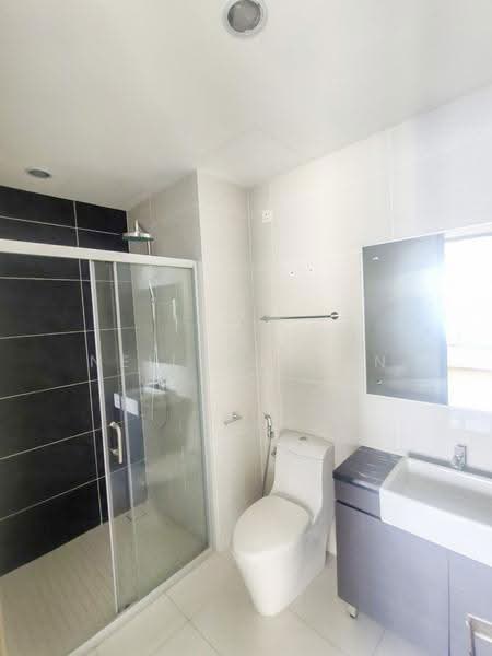 Condominium for Sale at Kings Bay @ Country Garden Danga Bay - Neilson Tan - Bathroom - PropertyGuru.com.my