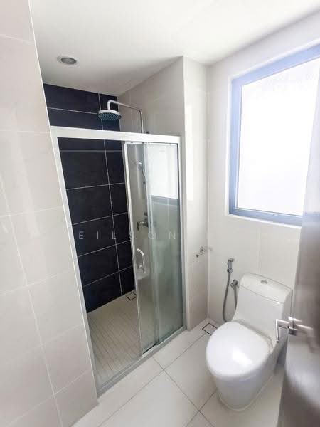 Condominium for Sale at Kings Bay @ Country Garden Danga Bay - Neilson Tan - Bathroom - PropertyGuru.com.my