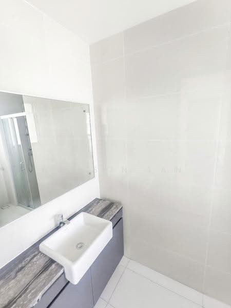Condominium for Sale at Kings Bay @ Country Garden Danga Bay - Neilson Tan - Bathroom - PropertyGuru.com.my