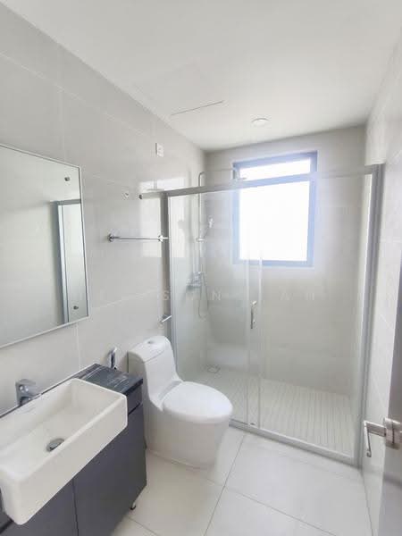 Condominium for Sale at Kings Bay @ Country Garden Danga Bay - Neilson Tan - Bathroom - PropertyGuru.com.my