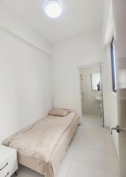 Condominium for Sale at Kings Bay @ Country Garden Danga Bay - Neilson Tan - Bedroom - PropertyGuru.com.my