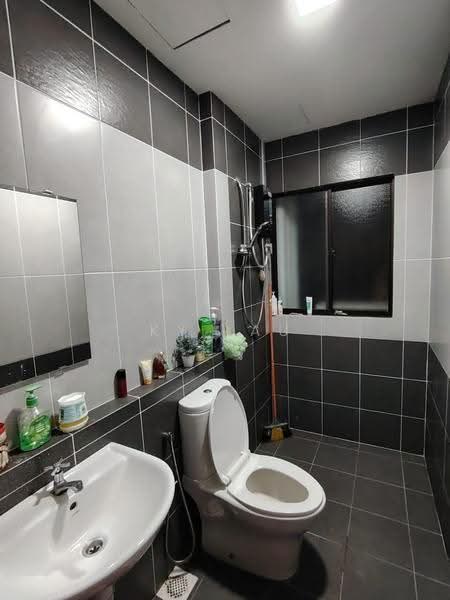Kediaman Servis untuk Dijual di V-Residensi 5 - KY Lau - Bathroom - PropertyGuru.com.my
