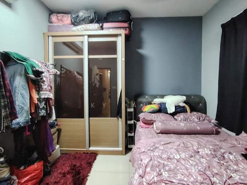 Kediaman Servis untuk Dijual di V-Residensi 5 - KY Lau - Bedroom - PropertyGuru.com.my