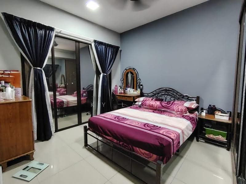 Kediaman Servis untuk Dijual di V-Residensi 5 - KY Lau - Bedroom - PropertyGuru.com.my