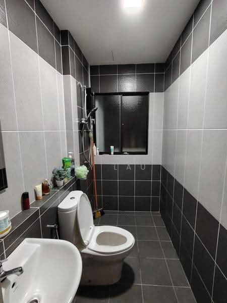 Kediaman Servis untuk Dijual di V-Residensi 5 - KY Lau - Bathroom - PropertyGuru.com.my