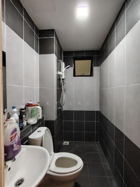 Kediaman Servis untuk Dijual di V-Residensi 5 - KY Lau - Bathroom - PropertyGuru.com.my