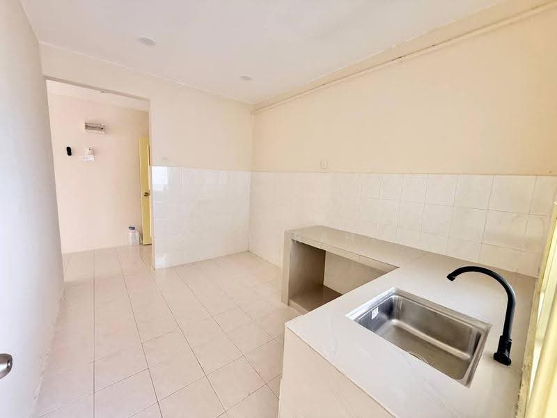 Apartment for Sale at Pangsapuri Bayu Suria (Summerfields Apartments) - Azli Ibrahim - Kitchen - PropertyGuru.com.my
