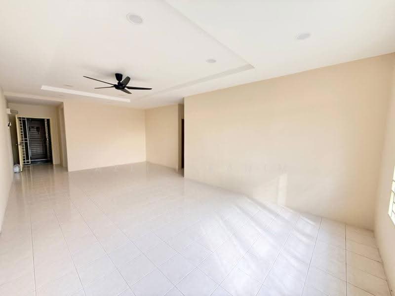 Apartment for Sale at Pangsapuri Bayu Suria (Summerfields Apartments) - Azli Ibrahim - Living Room - PropertyGuru.com.my