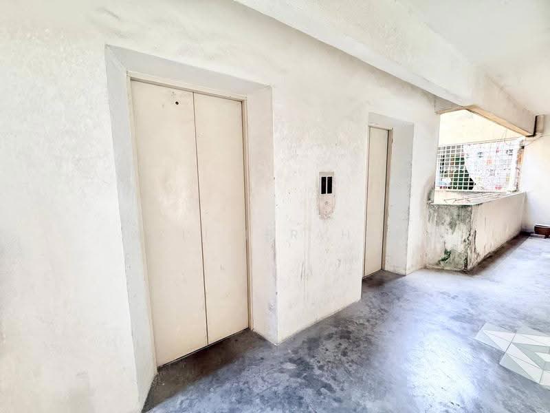 Apartment for Sale at Pangsapuri Bayu Suria (Summerfields Apartments) - Azli Ibrahim - Corridor - PropertyGuru.com.my