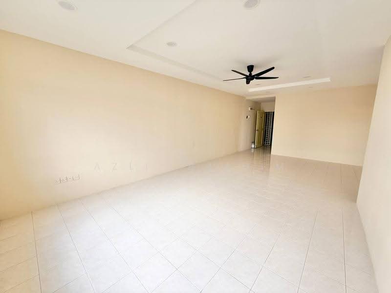 Apartment for Sale at Pangsapuri Bayu Suria (Summerfields Apartments) - Azli Ibrahim - Living Room - PropertyGuru.com.my