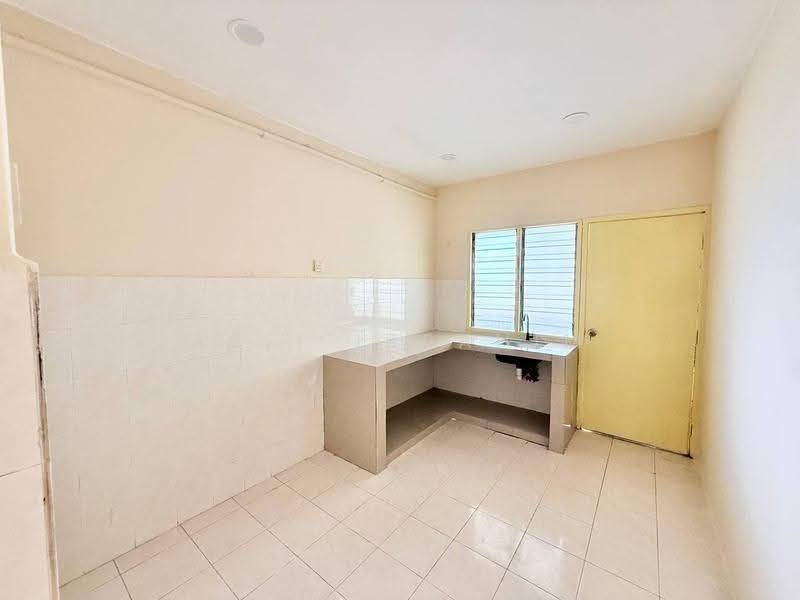 Apartment for Sale at Pangsapuri Bayu Suria (Summerfields Apartments) - Azli Ibrahim - Kitchen - PropertyGuru.com.my
