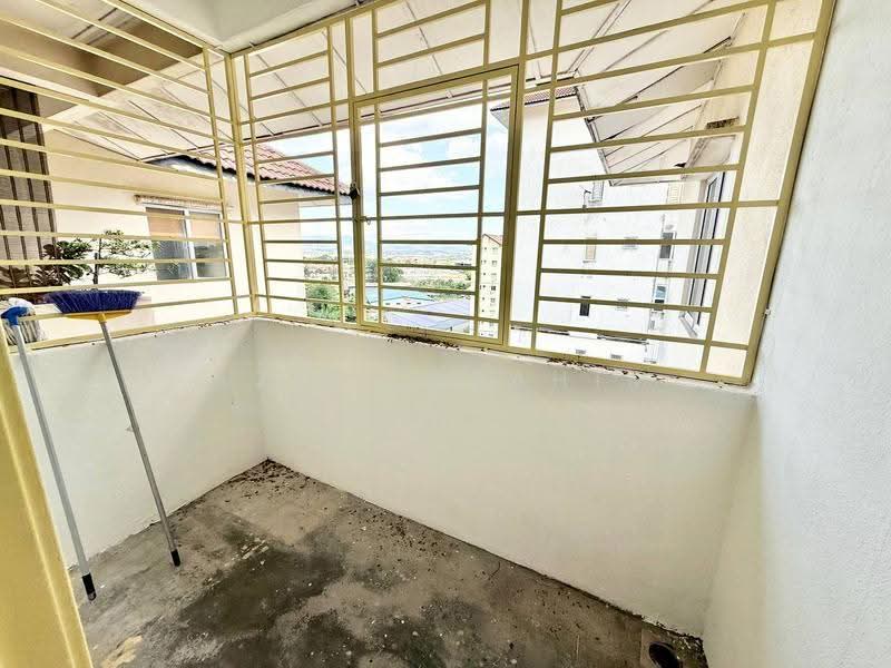 Apartment for Sale at Pangsapuri Bayu Suria (Summerfields Apartments) - Azli Ibrahim - Balcony - PropertyGuru.com.my
