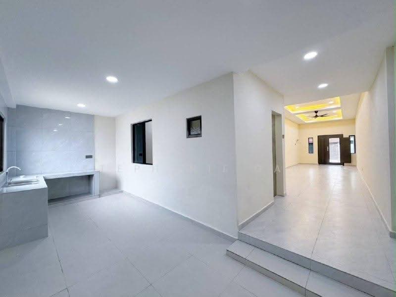 1-storey Terraced House for Sale in Taman Puteri Wangsa (Ulu Tiram) - Stephanie Gan - Kitchen - PropertyGuru.com.my
