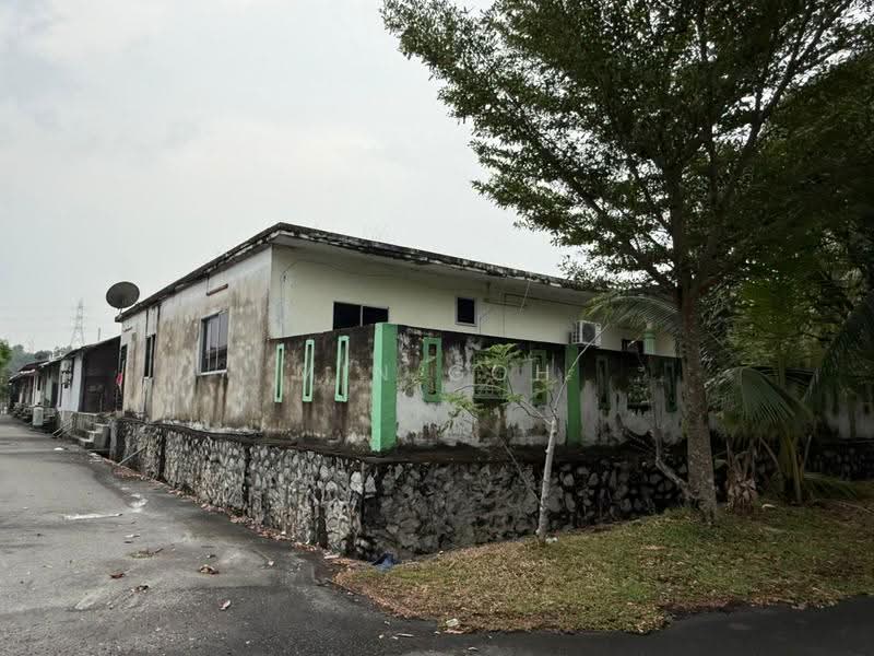 1-storey Terraced House for Sale in Taman Desa Cempaka (Nilai) - Min Goh - Exterior - PropertyGuru.com.my