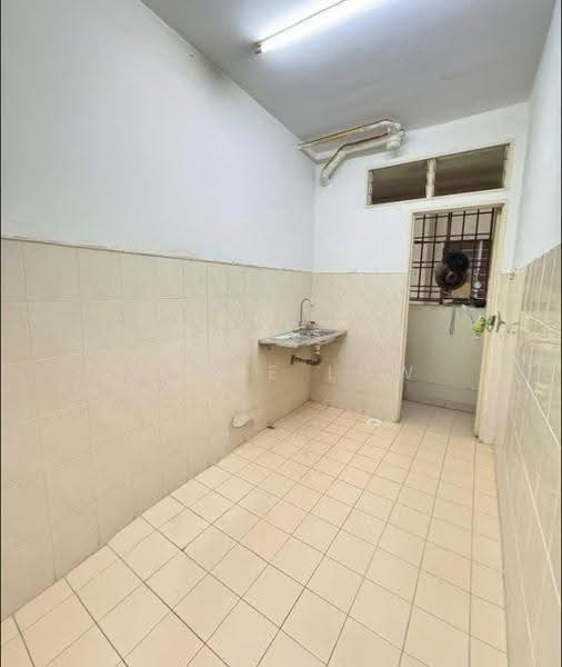 Rumah Flat untuk Dijual di Taman Seri Setanggi - Annie Low - Kitchen - PropertyGuru.com.my