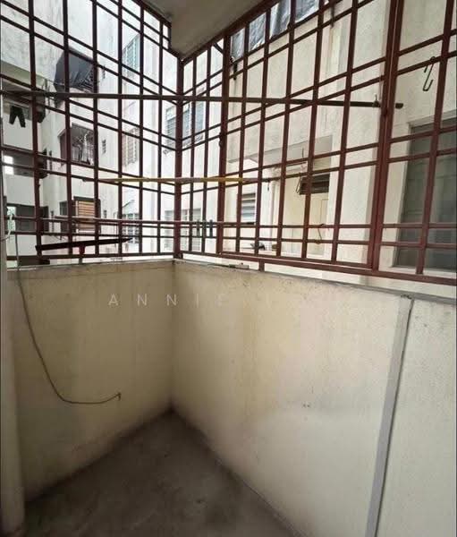 Rumah Flat untuk Dijual di Taman Seri Setanggi - Annie Low - Balcony - PropertyGuru.com.my