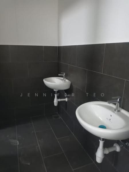 Shop for Sale in Bandar Gamuda Gardens (Rawang) - Jennifer Teo - Bathroom - PropertyGuru.com.my