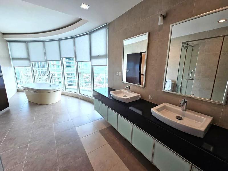 Kondominium untuk Dijual di Gurney Paragon - Gavin Tan - Bathroom - PropertyGuru.com.my