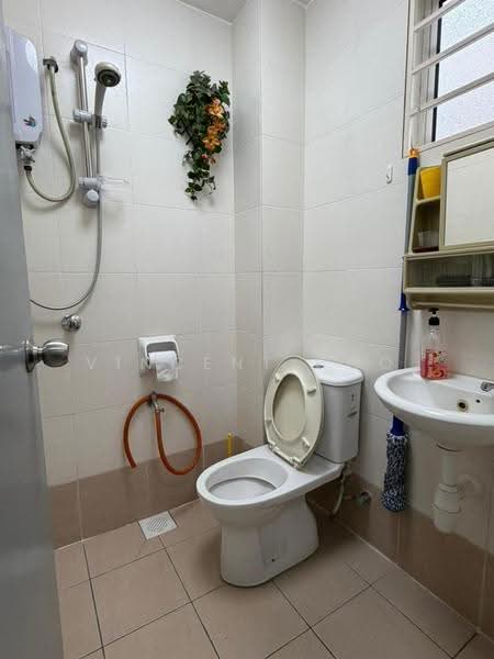 Rumah Teres 2-Tingkat untuk Dijual di TAMAN PUCHONG UTAMA (Puchong) - Vincent Hoo - Bathroom - PropertyGuru.com.my