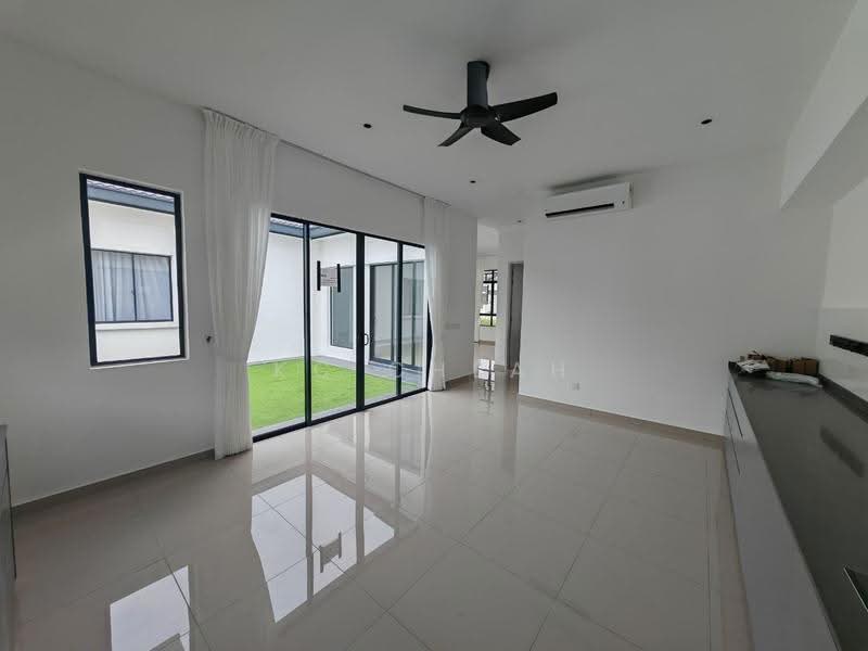 Rumah Teres 1-Tingkat untuk Disewa di Eco Grandeur (Puncak Alam) - KC Cheah - Living Room - PropertyGuru.com.my